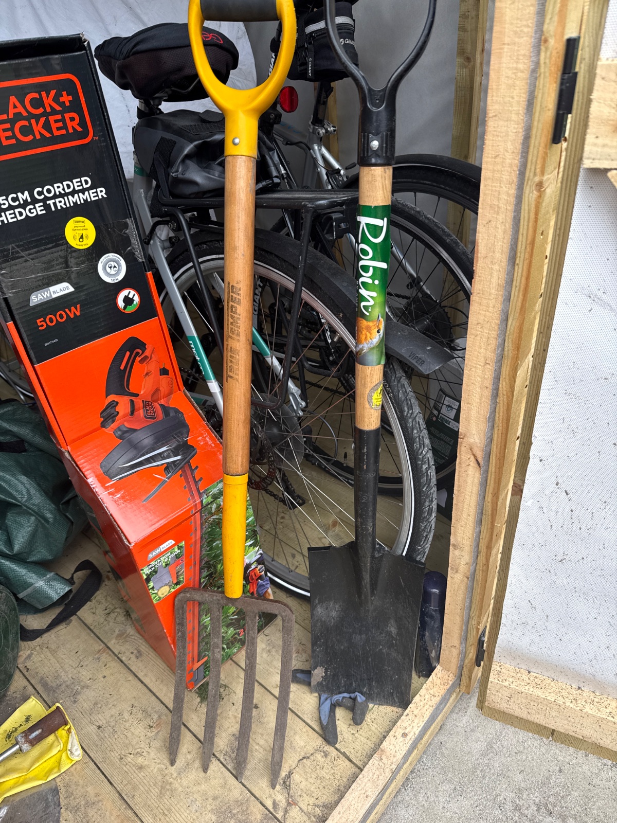 Shovel and (or fork)