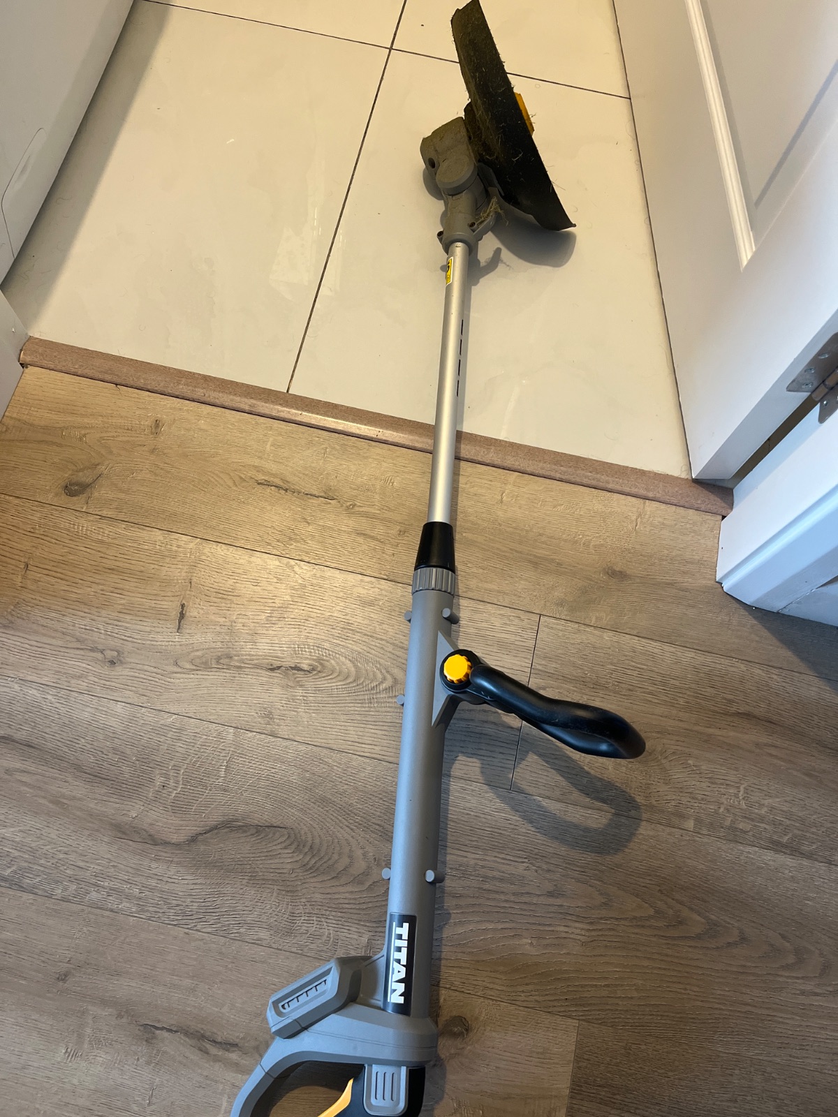 Titan 18V Cordless Strimmer